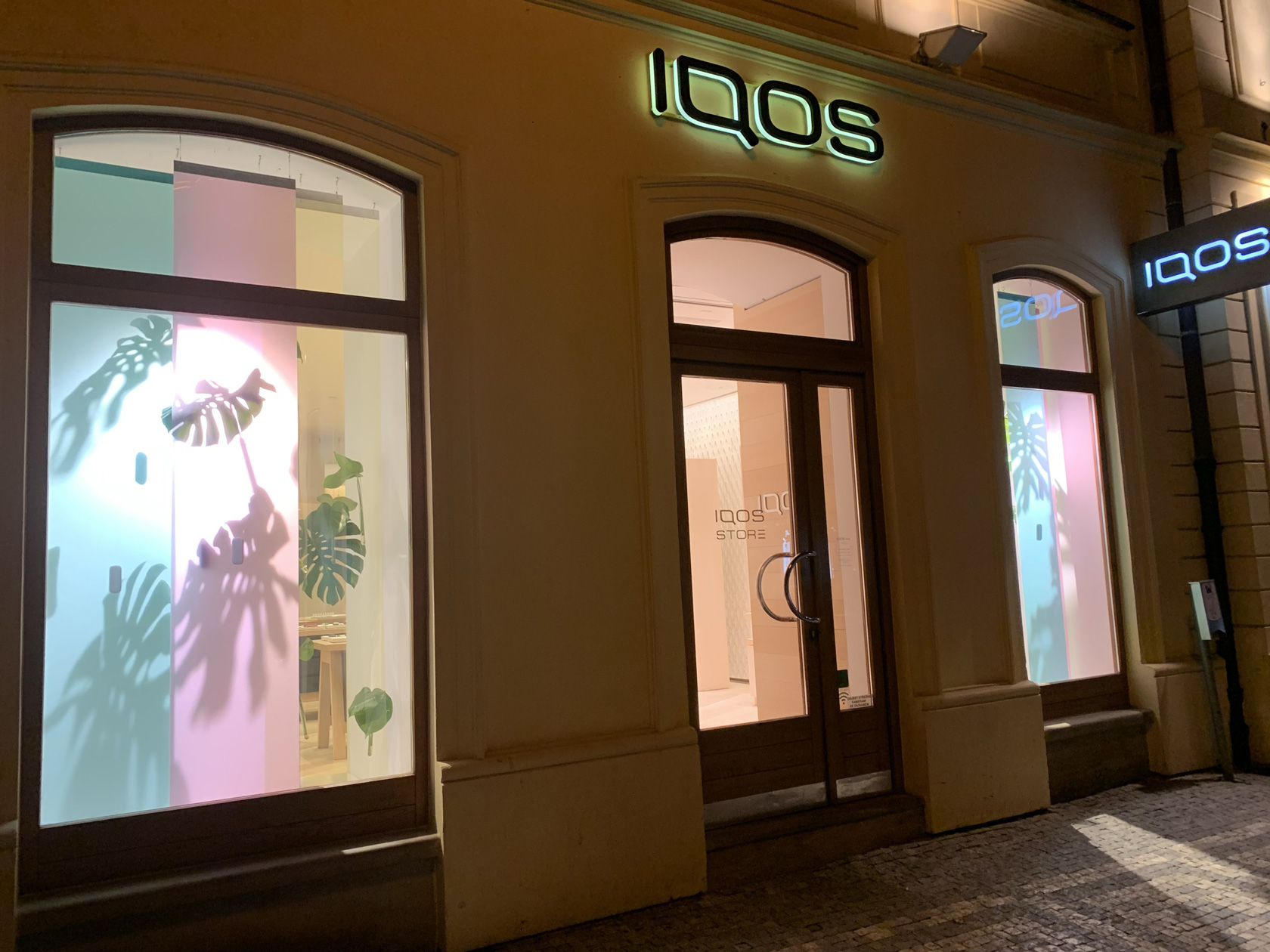 SHOWROOMY A PRODEJNY